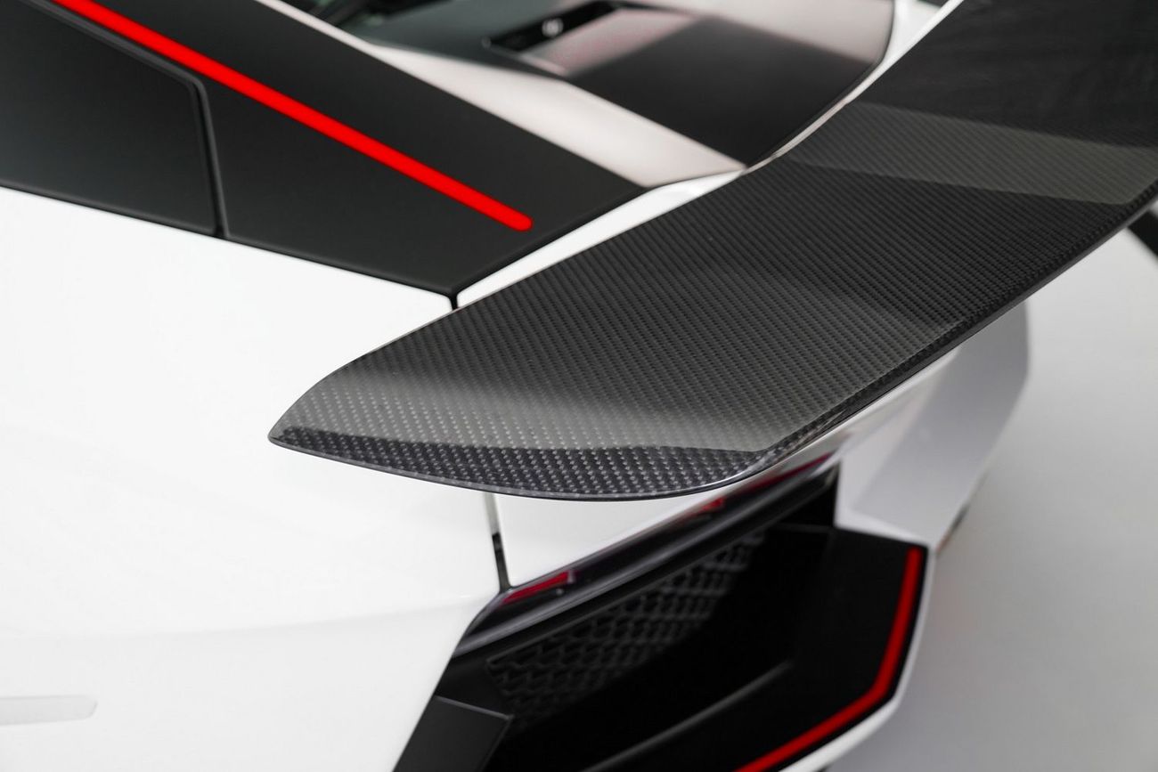 Lamborghini Aventador 6.5L V12 | PIRELLI EDITION