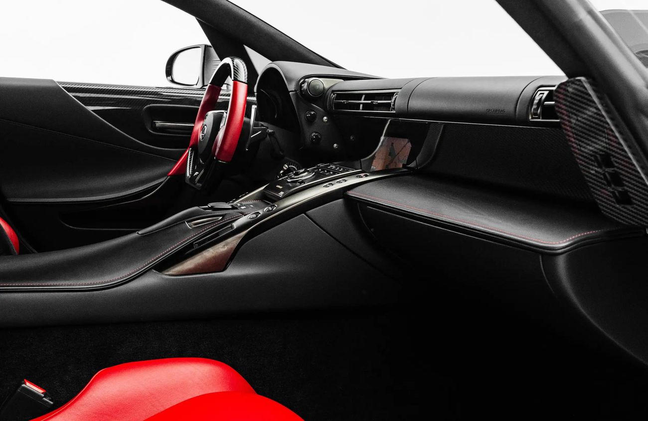 لكزس LFA 4.8L V10 Naturally Aspirated Engine