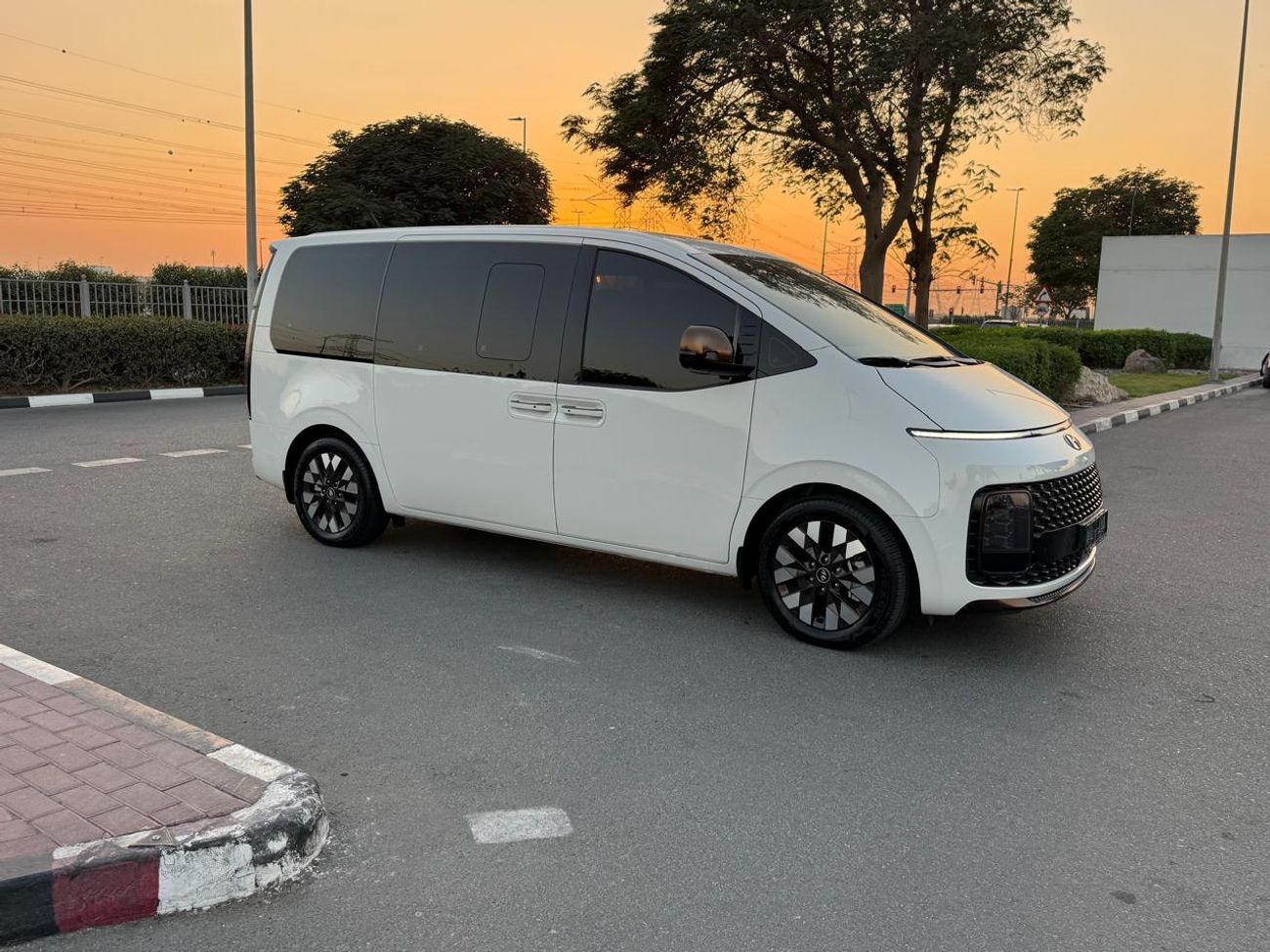 Hyundai Staria Comfort 3.5L (9 Seater)