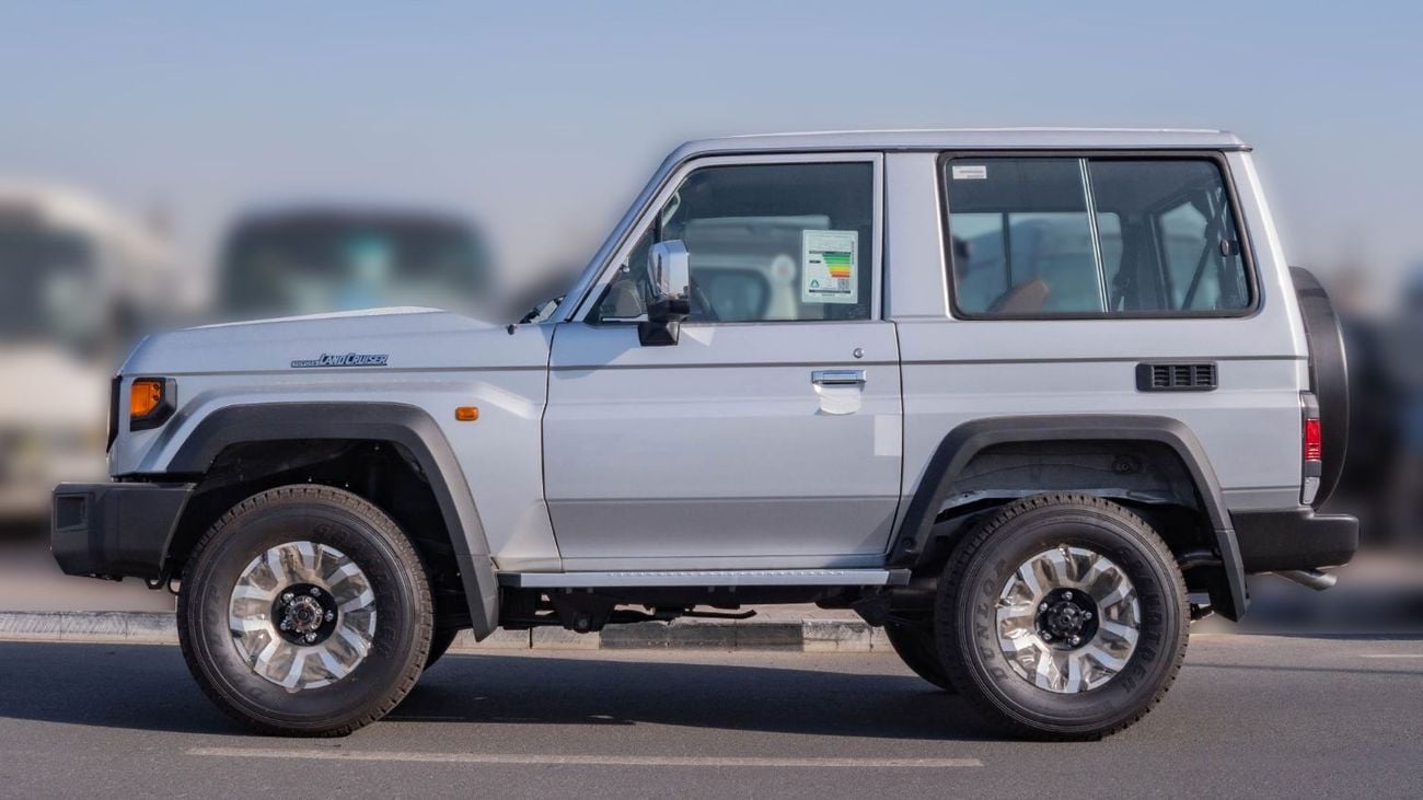 تويوتا لاند كروزر 70 2026 Toyota Land Cruiser LC71 4.0L AT Petrol Full Option (Silver-Brown)