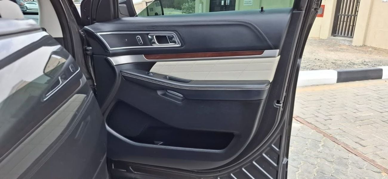 Ford Explorer LIMITED Paltinum