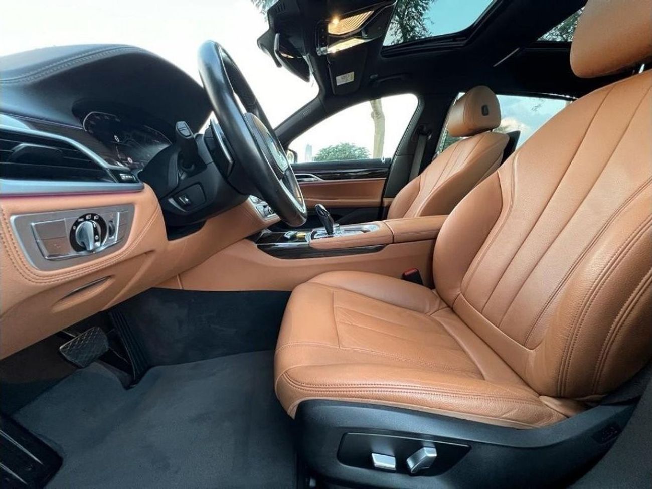 BMW 730Li Pure Excellence BMW 730Li GCC 2022 UNDER WARRANTY AND SERVICE CONTRACT ORIGINAL PAIN