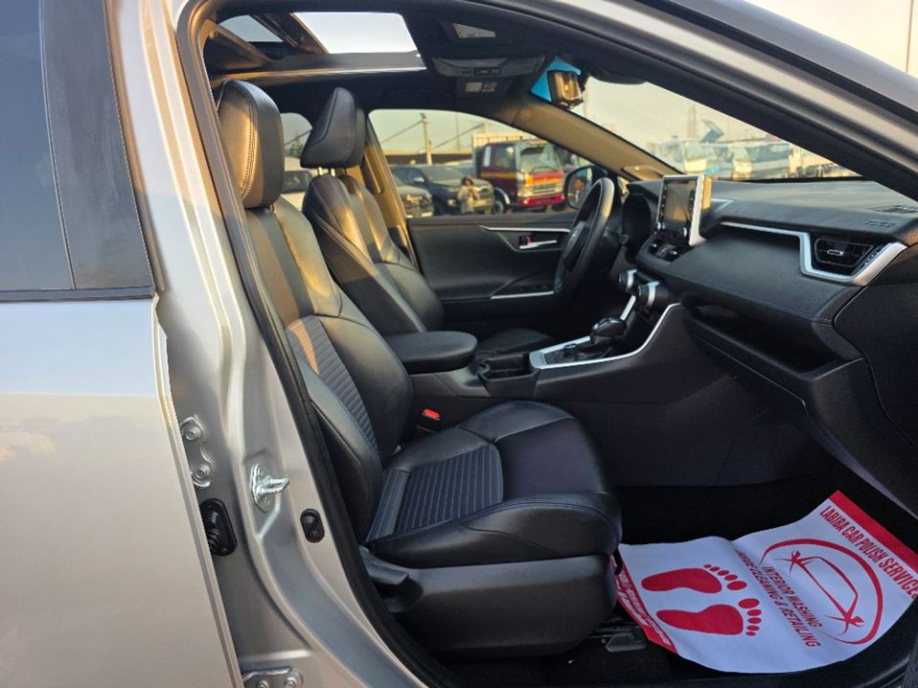 Toyota RAV4 2019 Model XSE hybrid engine Paranomic and two cameras