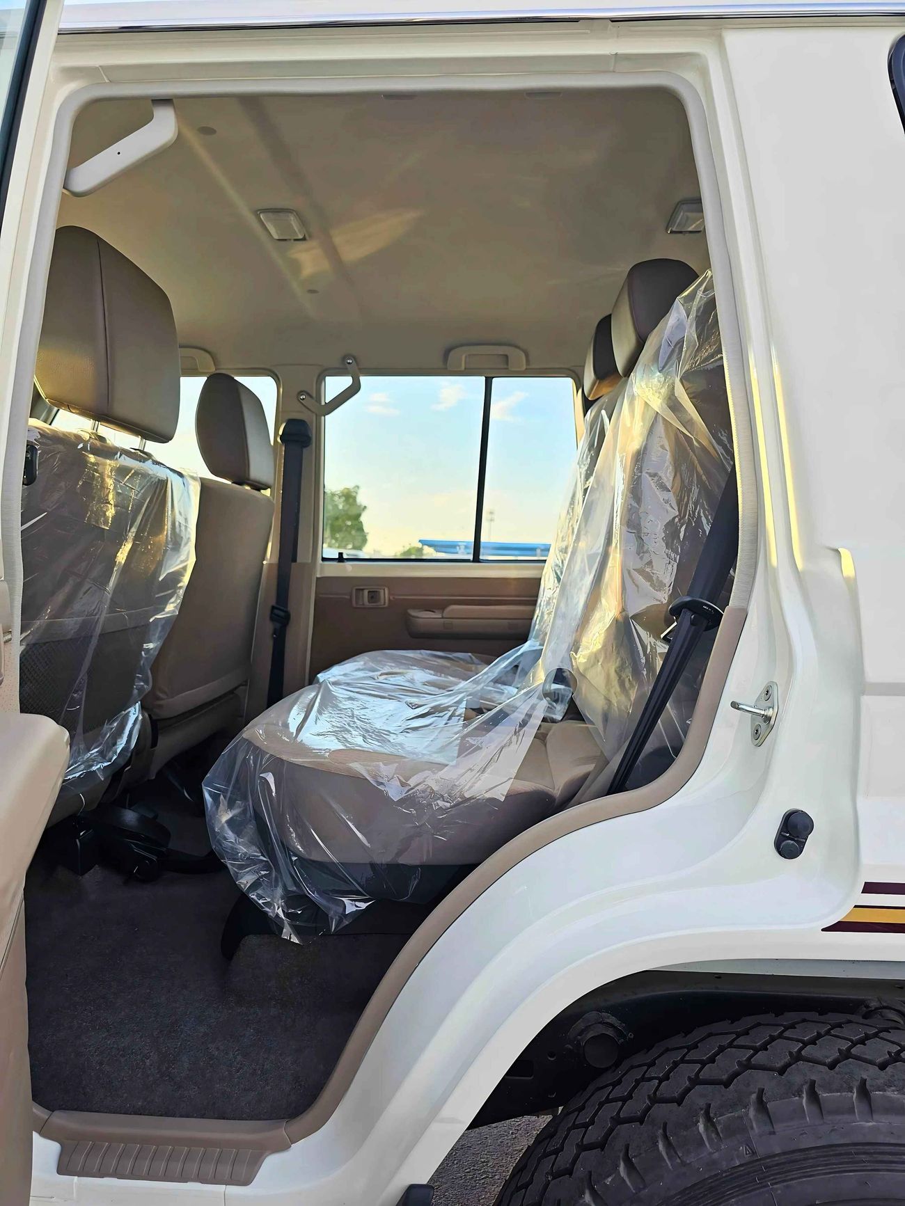 تويوتا لاند كروزر 70 LX LC76 / 4.0L V6 PETROL / M/T / DVD CAMERA / 5 DOOR BASIC / 4WD (CODE # 69034)