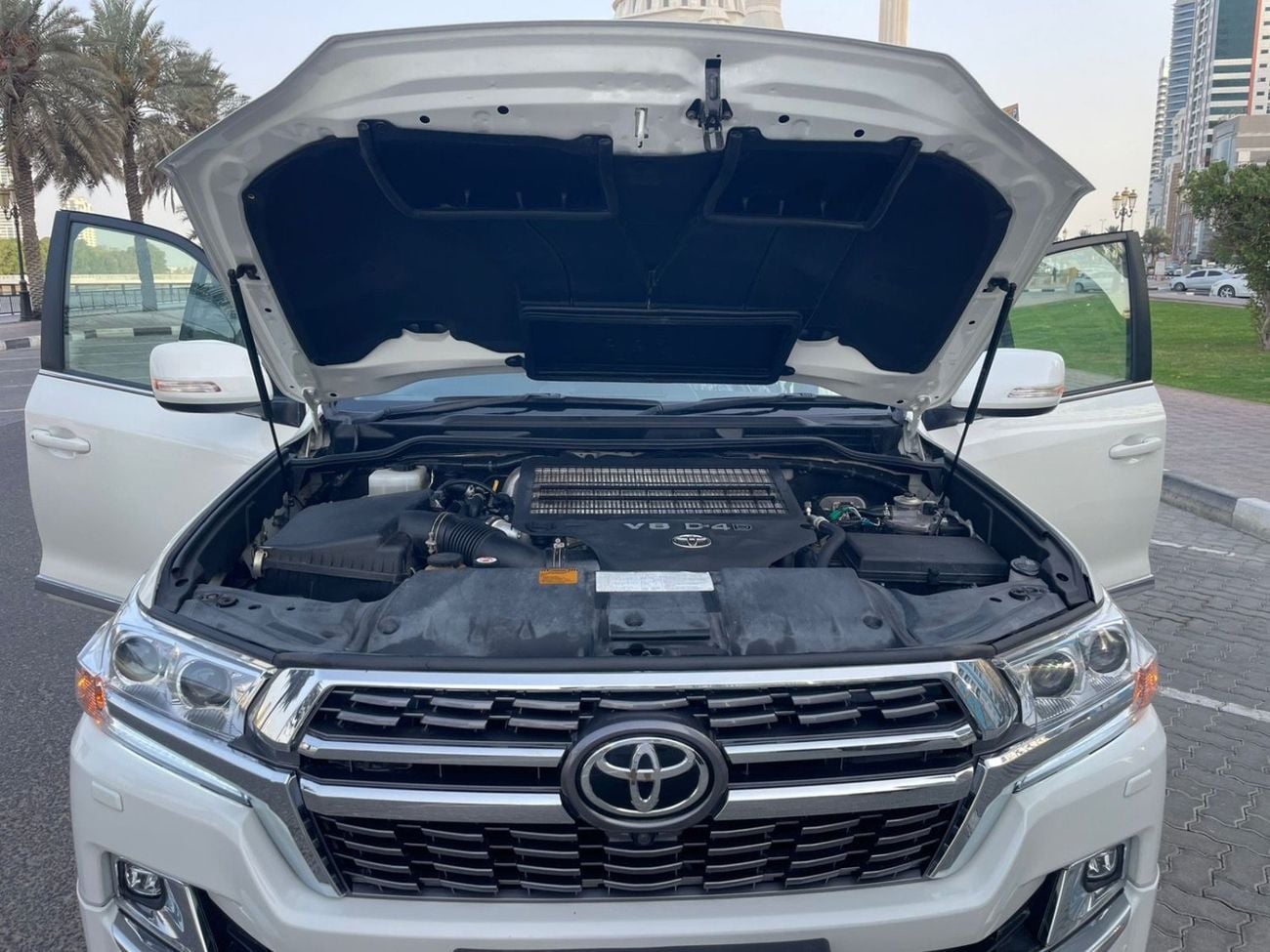 تويوتا لاند كروزر VXR Sahara 2021 Model RHD DIESEL ENGINE FULL OPTION