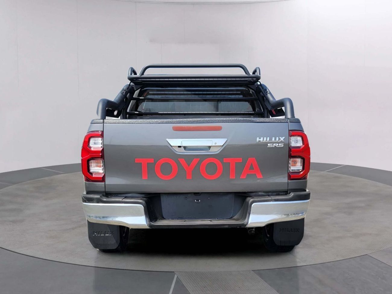 تويوتا هيلوكس 4X4 Diesel 2.8L Right Hand Drive (RHD)