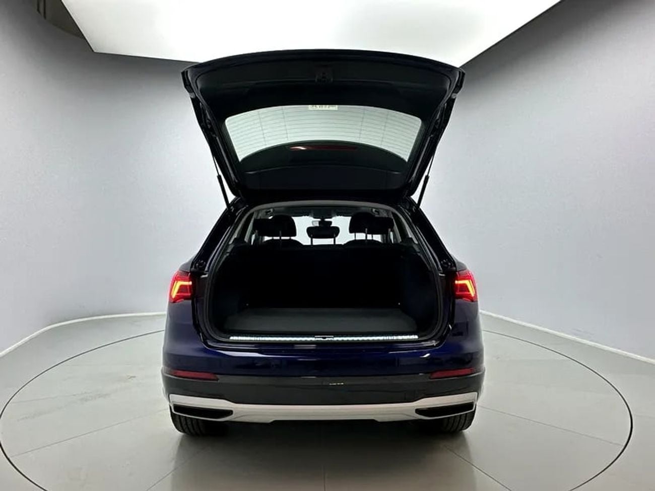 أودي Q3 35 TFSI Advanced 2.0L Advanced 35 TFSI 150hp (Ref# 27129)