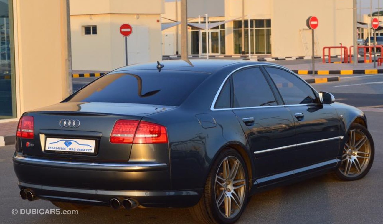 Audi S8 V10