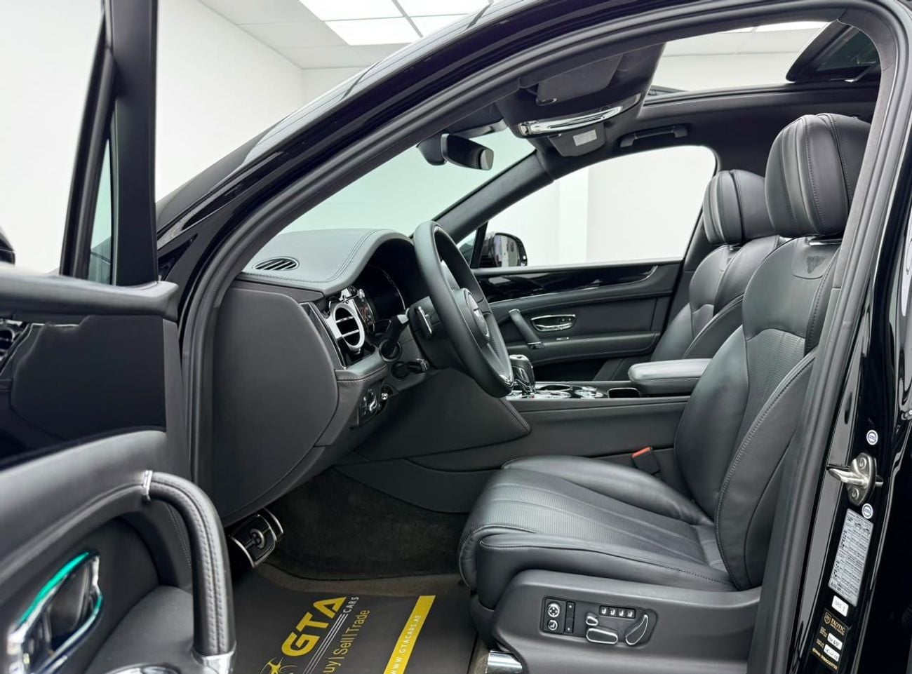 Bentley Bentayga STD 2018 Bentley Bentayga V8, Full Service History, Fully Loaded, Excellent Condition, Japanese