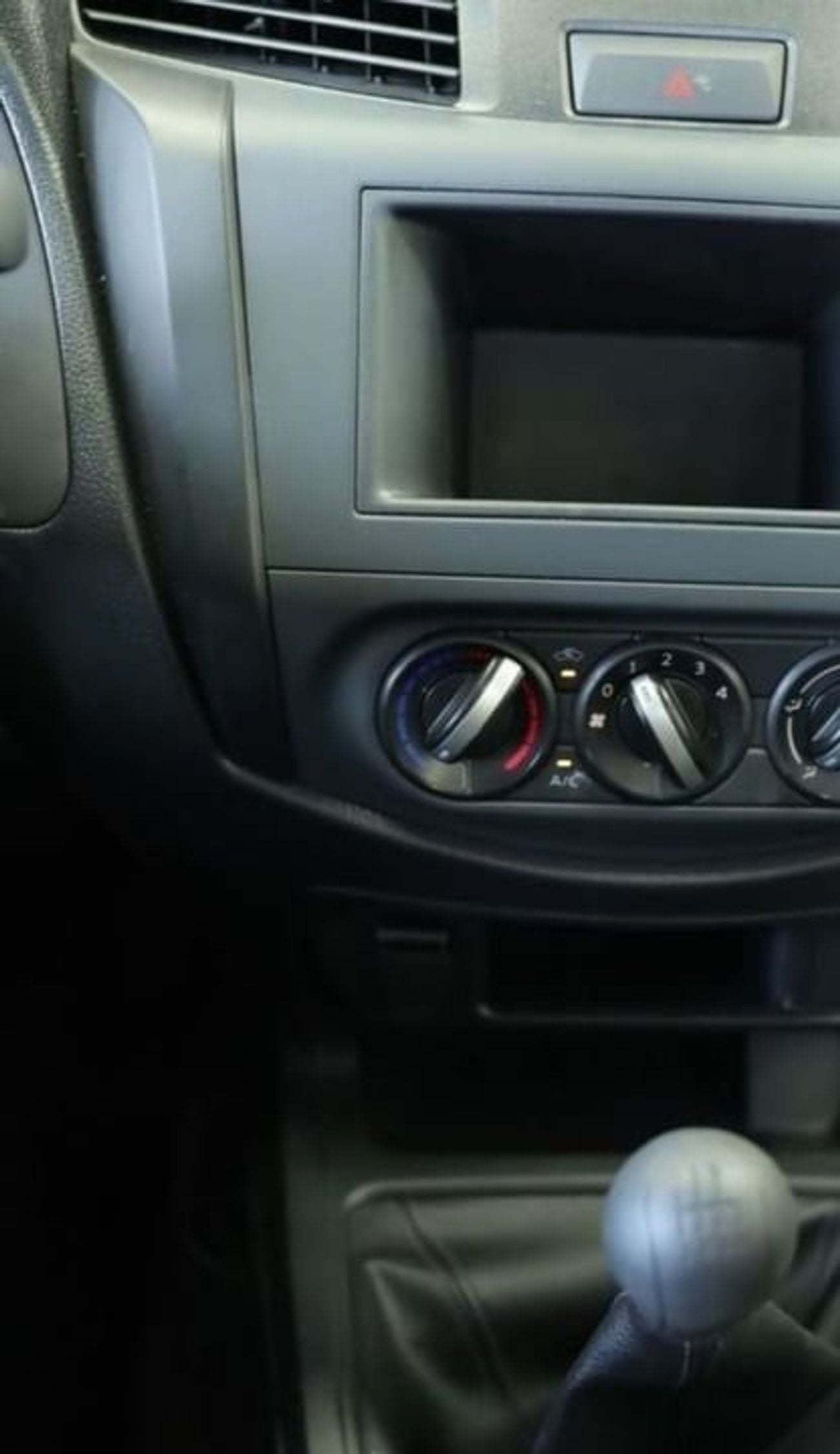 نيسان نافارا 2.5L Petrol | XE Manual Transmission | Single Cabin (Only For Export)