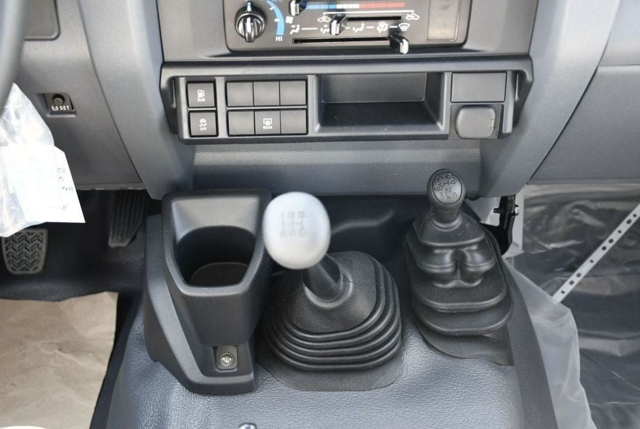 Toyota Land Cruiser 70 4.0L V6 78 Serice MT ( Ready Car )