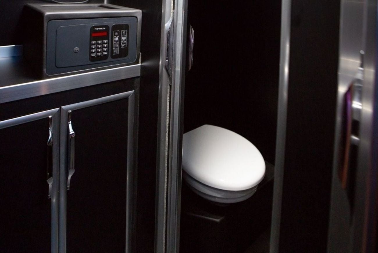 مرسيدس بنز سبرينتر ERTEX LUXURY CAR DESIGN CO. 30TH YEAR SPRINTER PRIVATE JET