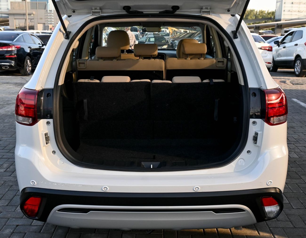 ميتسوبيشي آوتلاندر ميتسوبيشى أوتد لاندر- 2023- خليجى-4WD - 4V بدون حوادث - بمحرك 2.4 - بحاله ممتازه