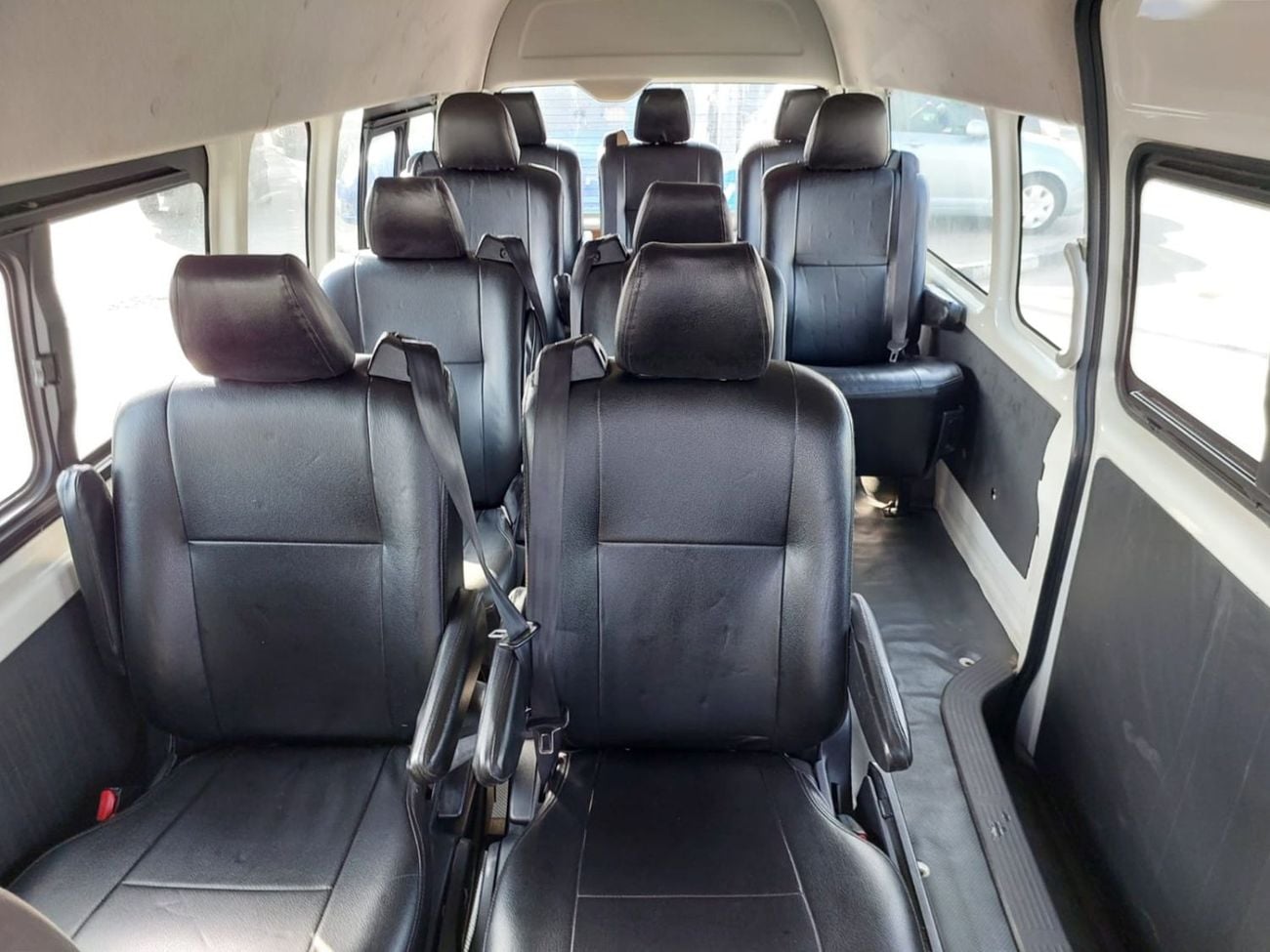 Toyota Hiace (RAMADAN OFFER) TOYOTA HIACE COMMUTER VAN RHD 2018 MODEL 2.5 L DIESEL MANUAL(PM73780)