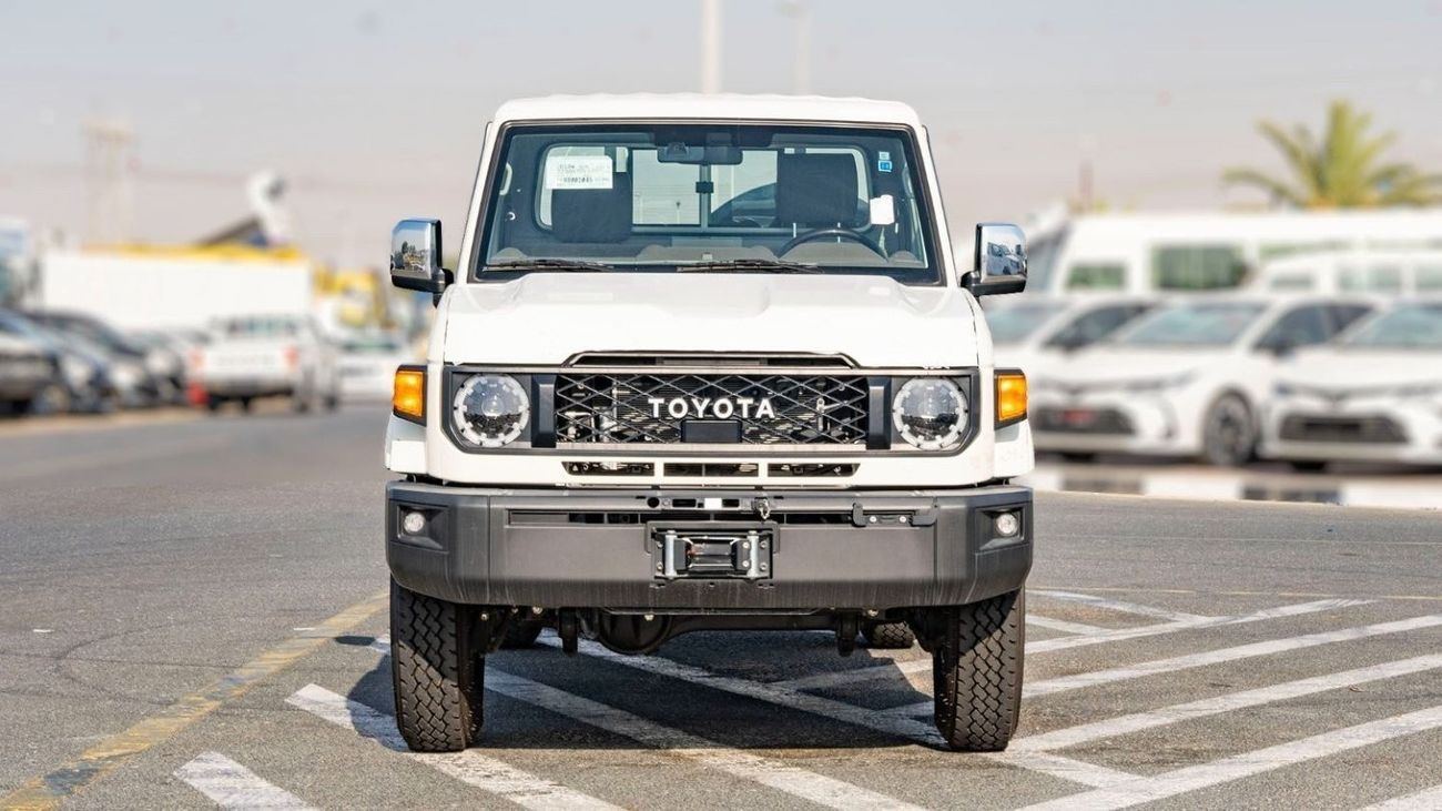 Toyota Land Cruiser Pick Up 2024 Toyota LC79 SC 2.8L diesel Double tank Mid option AT