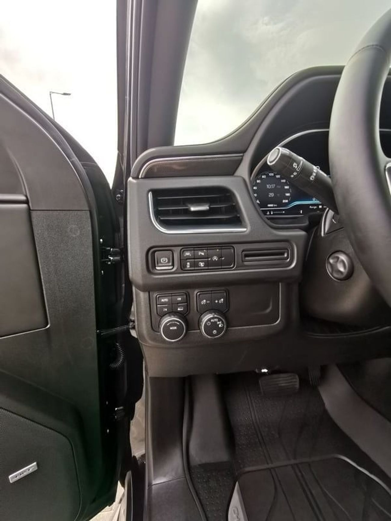 Chevrolet Suburban Chevrolet RST Suburban - 2023 - Black