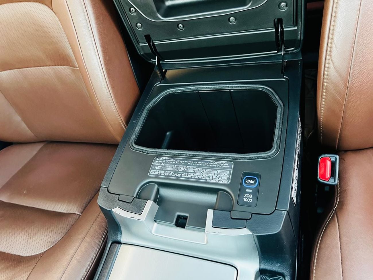 Toyota Land Cruiser VXR 5.7