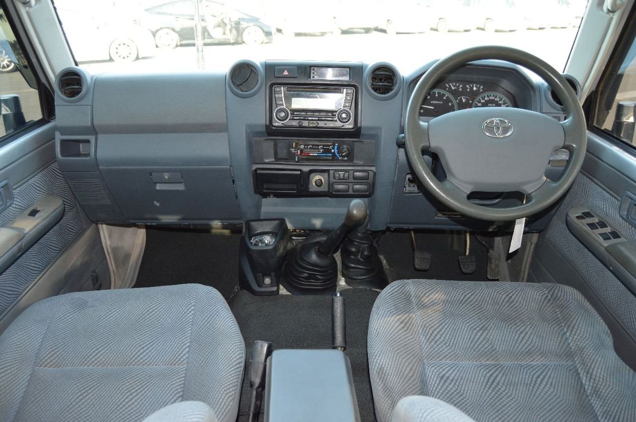 Toyota Land Cruiser Pick Up 2013 TOYOTA LAND CRUISER DOUBLE GXL