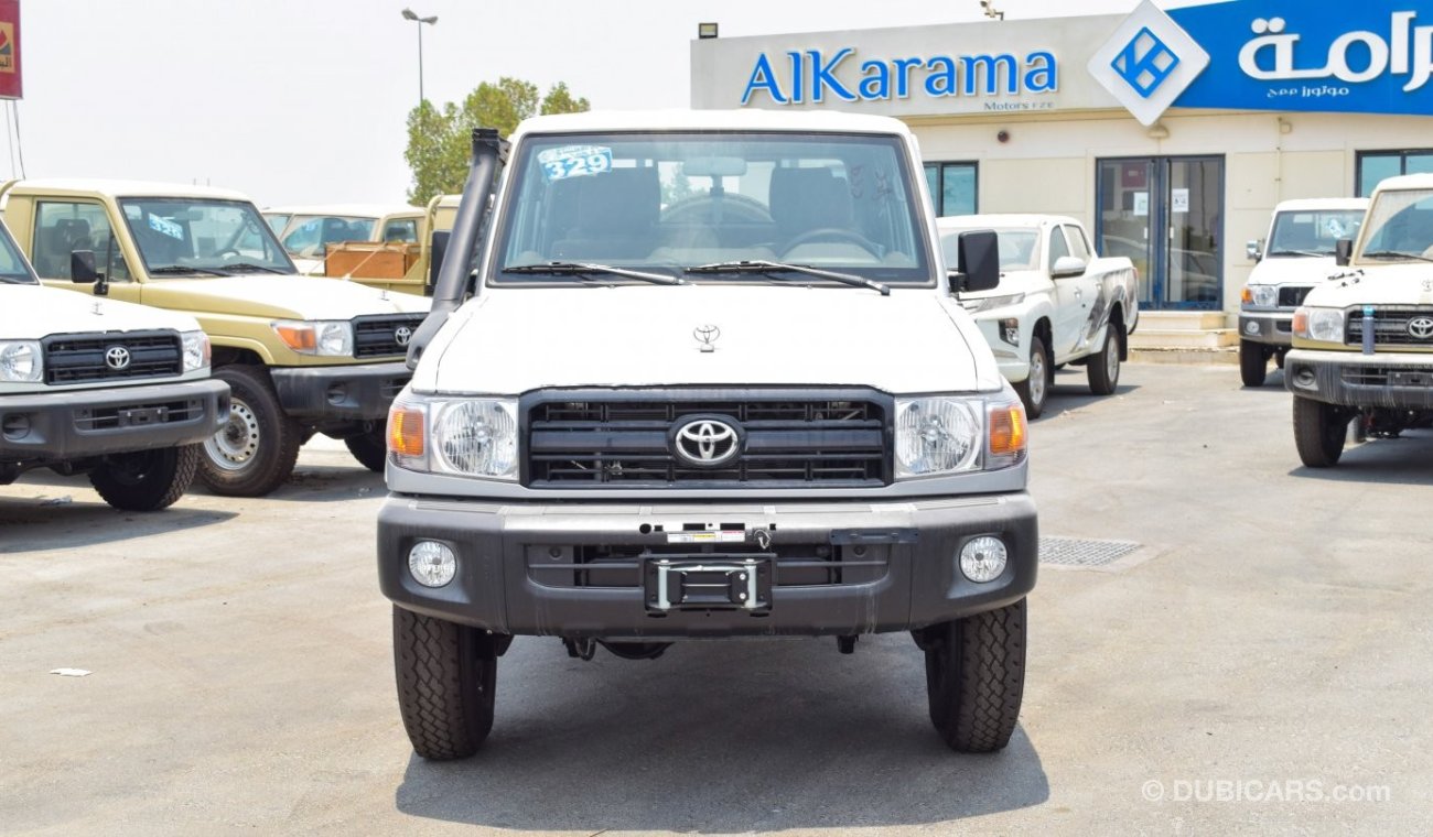 Toyota Land Cruiser Pick Up V6 4.0 L Petrol Double Cabin ,4/4,winch ,Hub lock,power window , wooden interior , centre lock