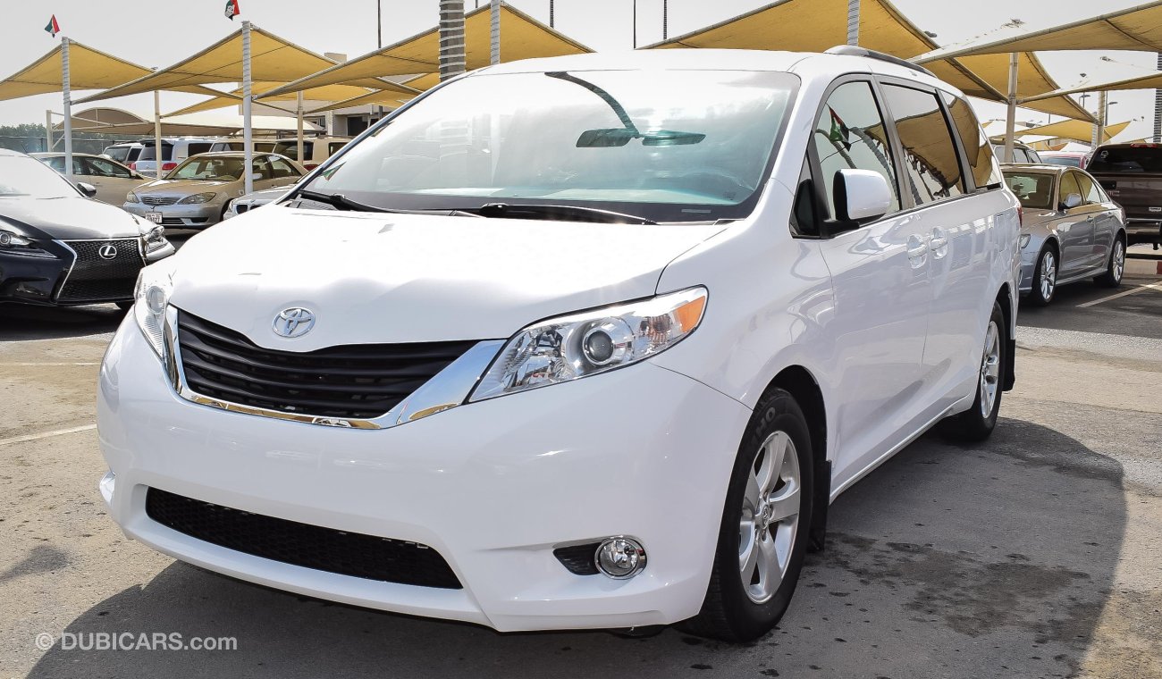 Toyota Sienna LE