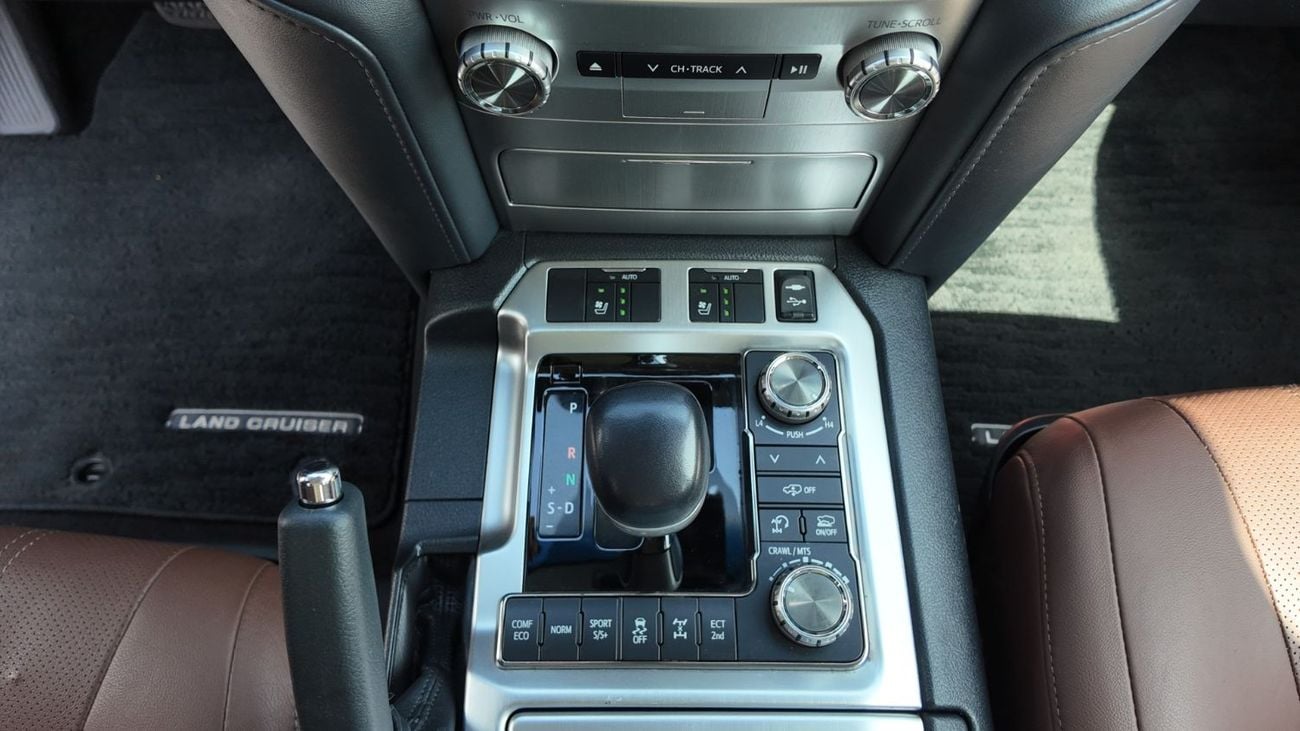 Toyota Land Cruiser VXR 5.7L 4WD TOYOTA LAND CRUISER VXR GRAND TOURING S 5.7L 4WD