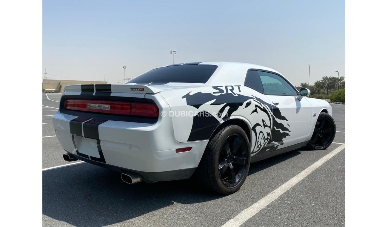 دودج تشالينجر 2014 Dodge Challenger SRT8 (LC), 2dr Coupe, 6.4L 8cyl Petrol, Automatic, Rear Wheel Drive