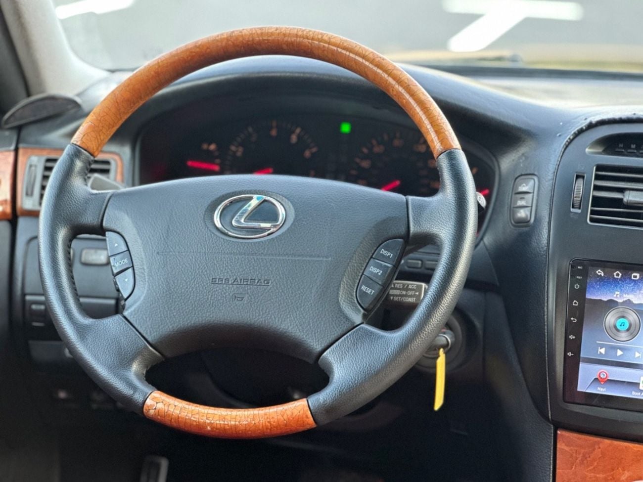 لكزس LS 430 موديل 2002 حاله ممتازه من الداخل والخارج نص الترا