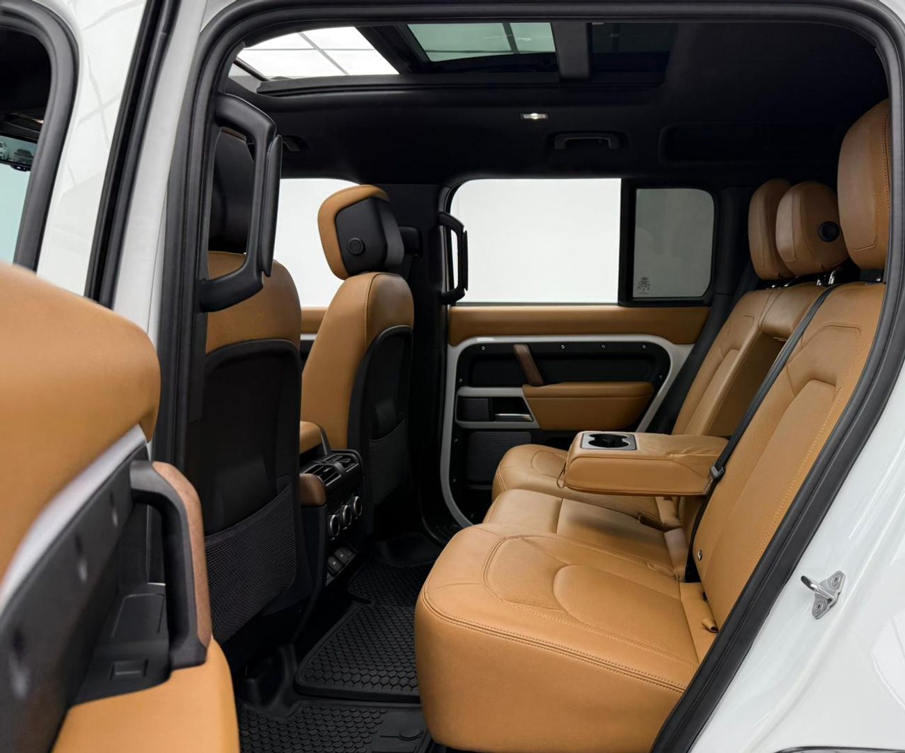 Land Rover Defender P400 110 HSE 3.0L (5 Seater) 2024 Land Rover Defender 110 HSE, 2029 LR Warranty, Full LR Service His