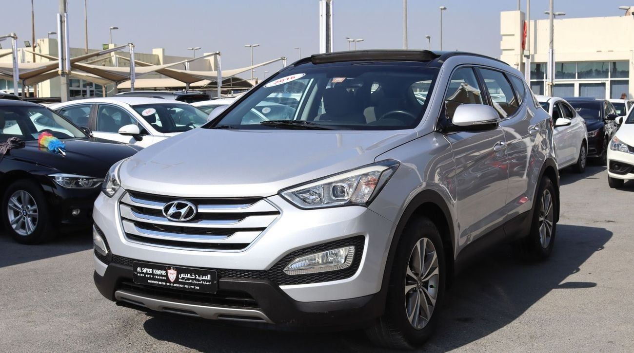 Hyundai Santa Fe GL 2.4L AWD Hyundai Santa Fe 2016, GCC car, in excellent condition, 7 seats, 2.4L, panoramic roof