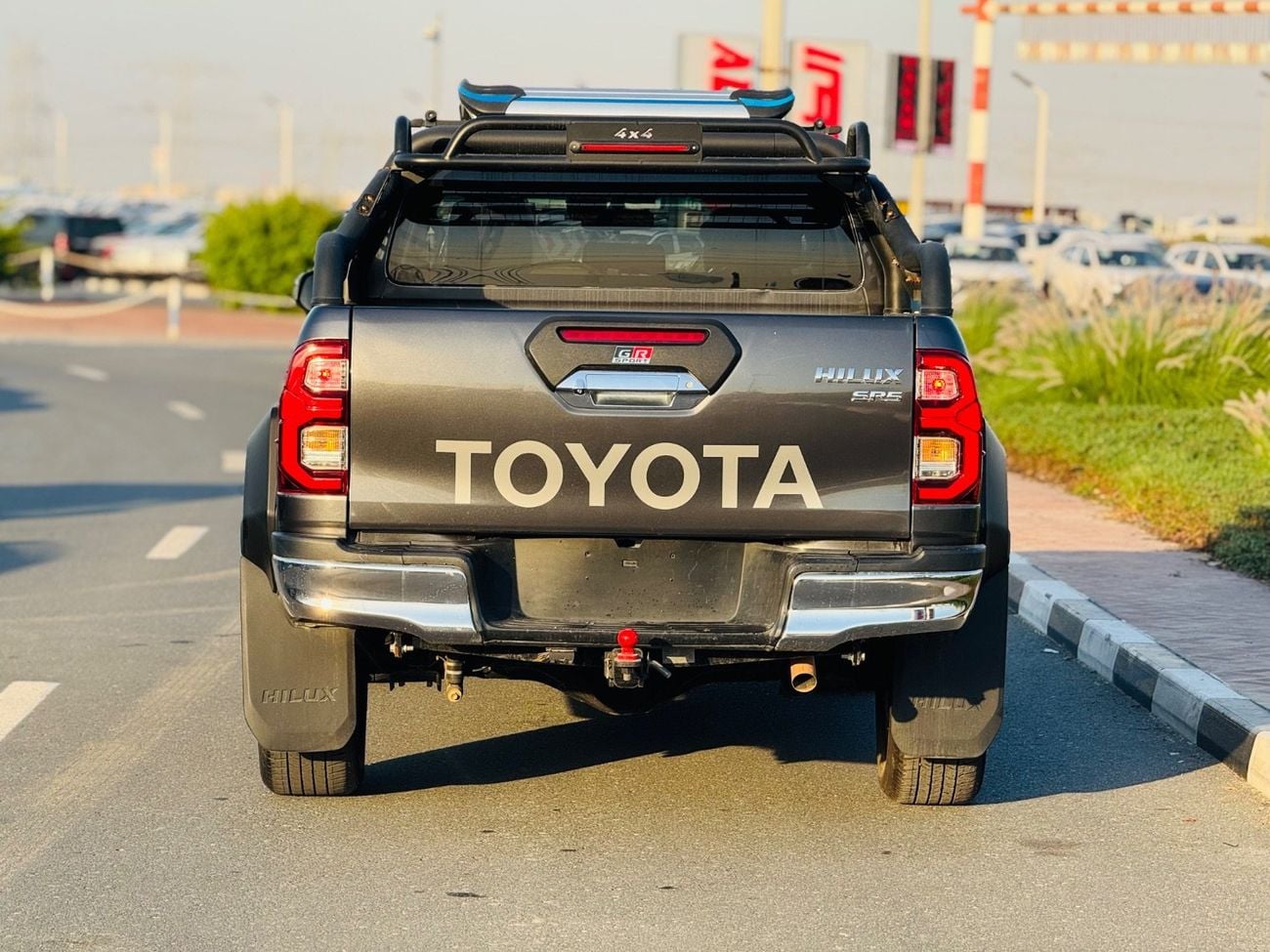 تويوتا هيلوكس Full option top of the range