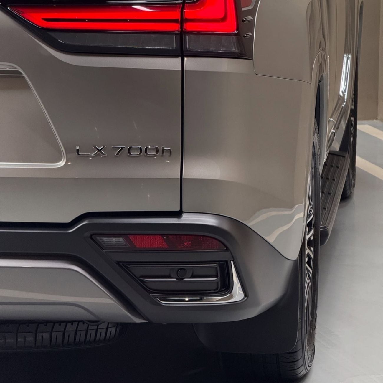 Lexus LX700h SIGNATURE (NO AUTOPARK) TITANIUM/TAN 2026
