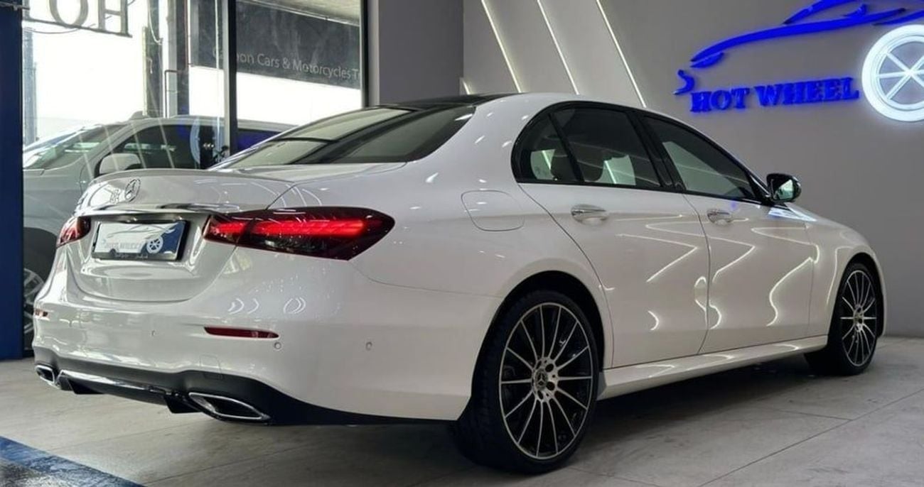 Mercedes-Benz E300 3.0L | GCC Spec | V4