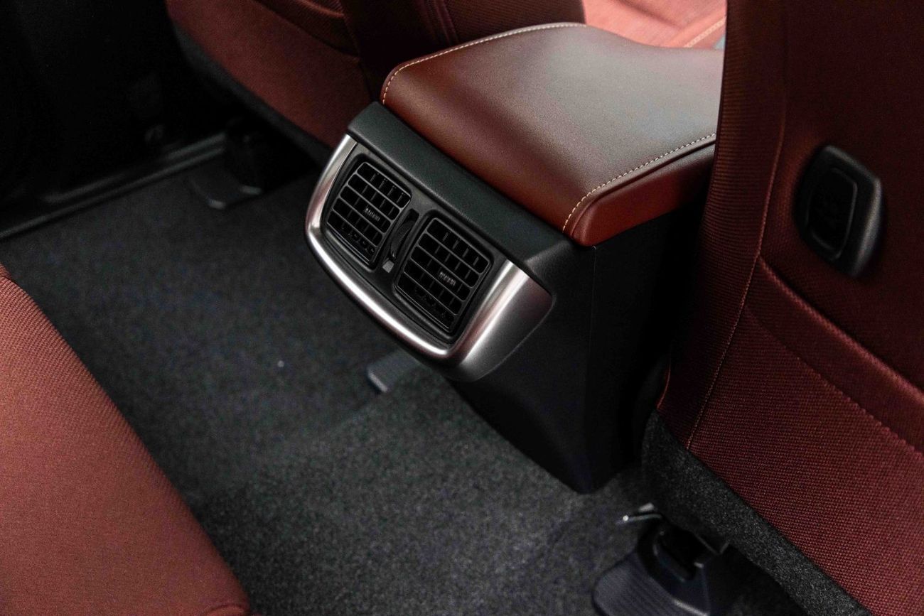 تويوتا هيلوكس Double Cab 2.7L Full Option