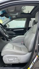 Toyota Highlander 2019 Toyota Highlander XLE 4x4 AWD Full option Sunroof Push Start 7 Leather Seats