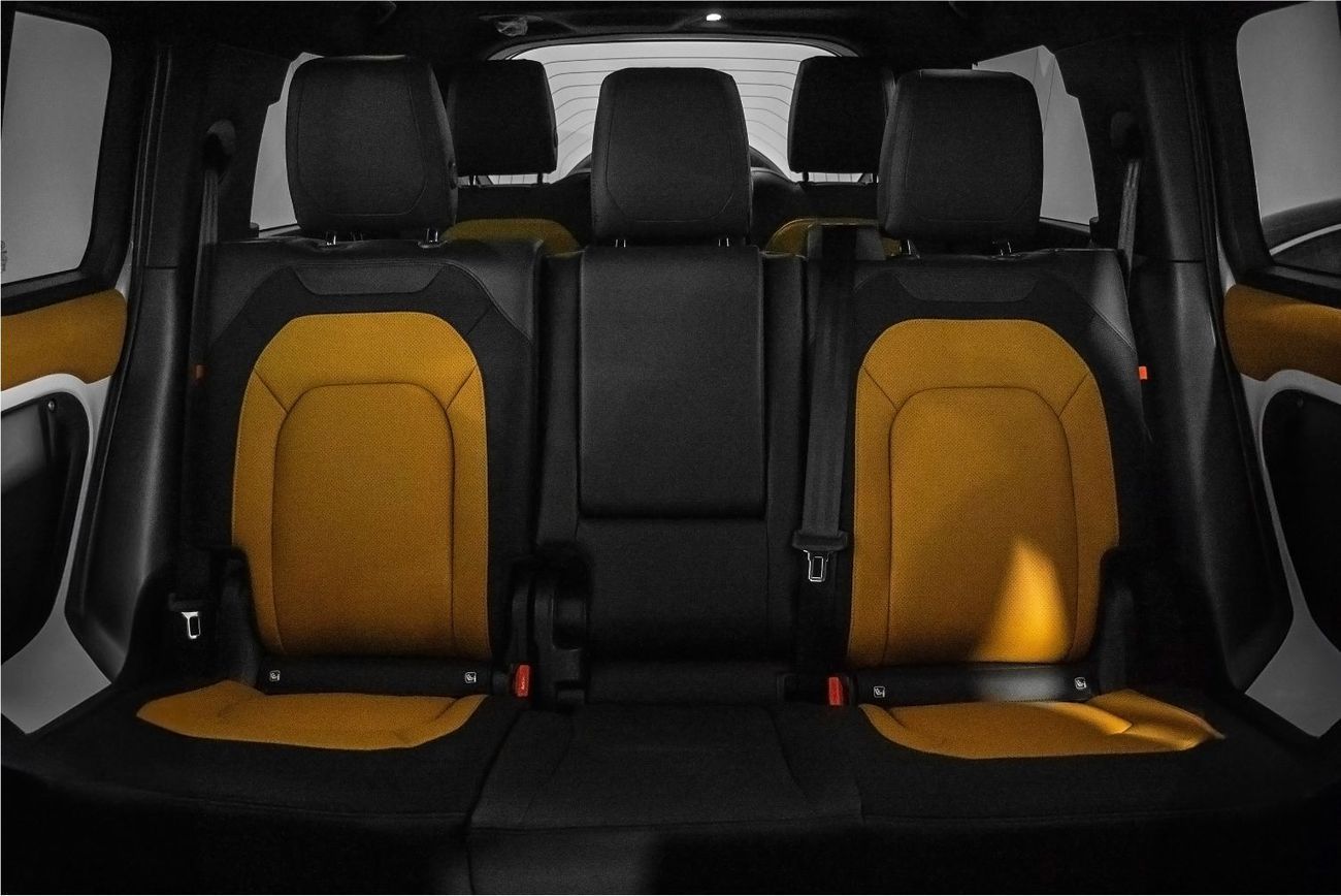 Land Rover Defender 130 SE P400 X Dynamic (7 Seater)