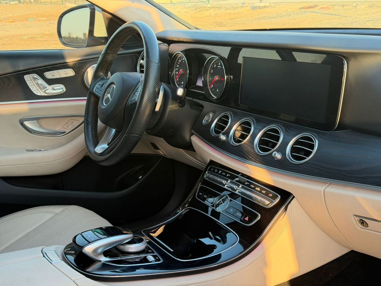 مرسيدس بنز E300 Premium 2.0L