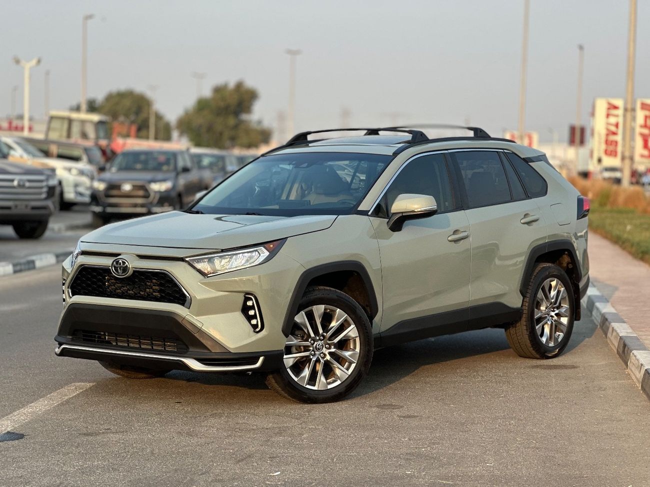 Toyota RAV4 XLE premium 2.5L Full option