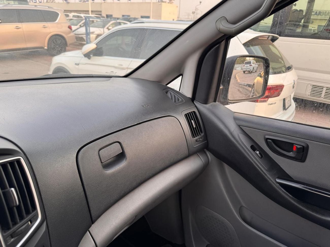 Hyundai H-1 T Q MT 6P  2.4L VAN RWD