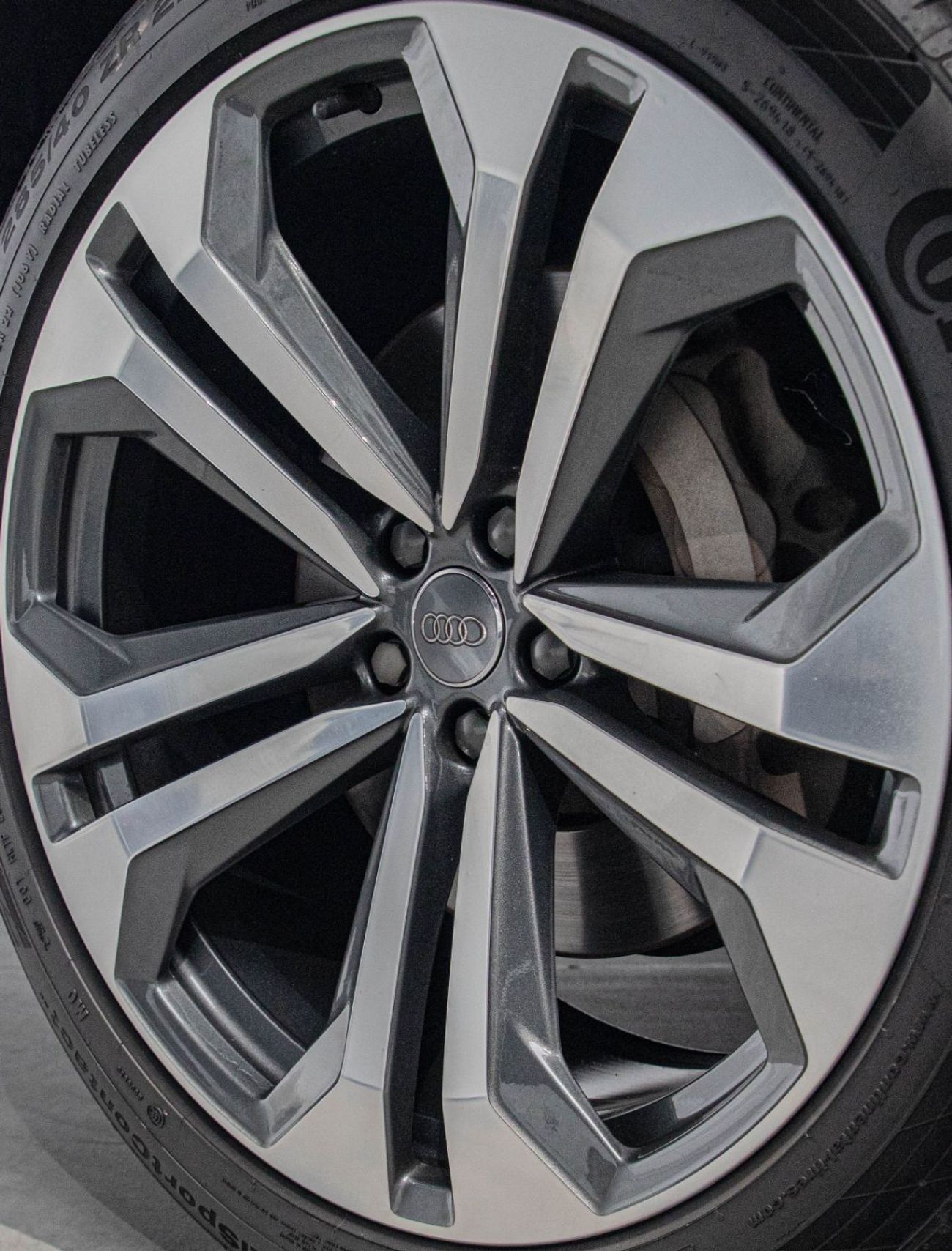 Audi Q8 55 TFSI quattro S-Line 3.0L (340 HP)