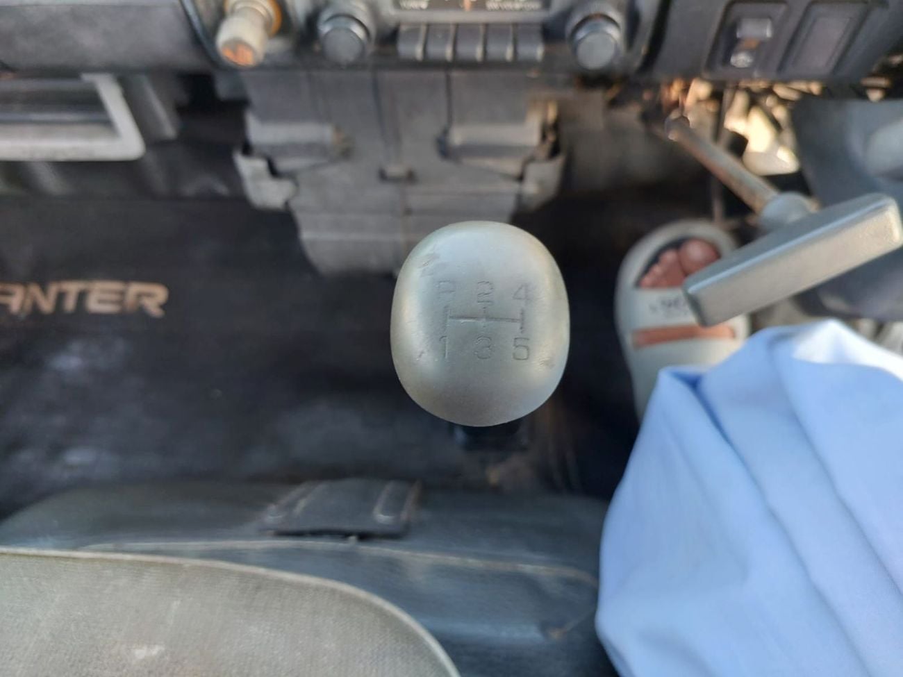 Mitsubishi Fuso Canter (RAMADAN OFFER) MITSUBISHI CANTER TRUCK RHD 1988 MODEL 8.4 L DIESEL MANUAL(PM427337)