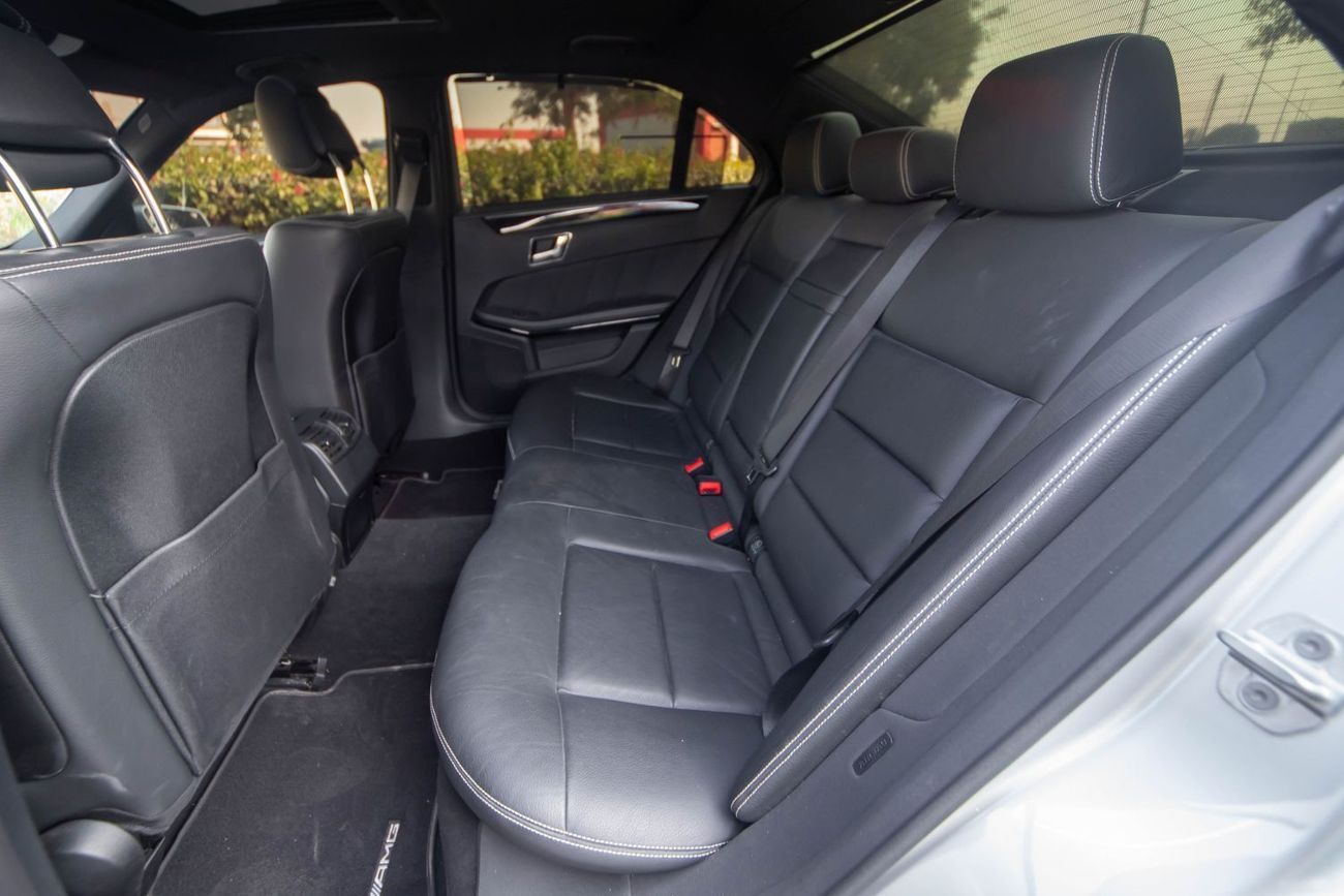 Mercedes-Benz E 350 Mercedes-Benz E350 2010, 3.5L V6, Automatic, RWD. Mileage: 180,000 km. Excellent condition inside an