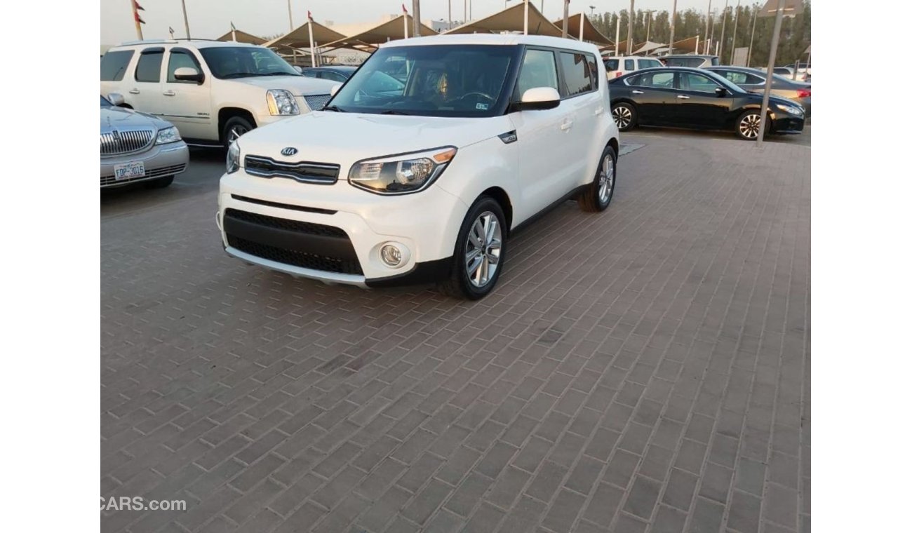 Kia Soul LX  - LIKE NEW