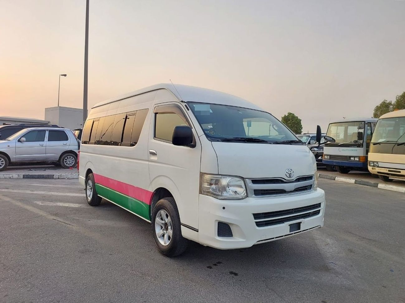 Toyota Hiace TOYOTA HIACE COMMUTER VAN RHD 2012 MODEL 2.7 L PETROL AUTOMATIC(PM05079)
