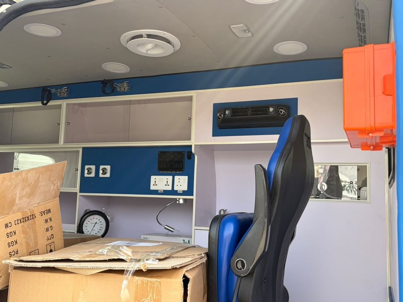 Toyota Hiace HIGHROOF | 3.5L V6 PETRO  M/T  | EMERGENCY MEDICAL AMBULANCE | MY2026