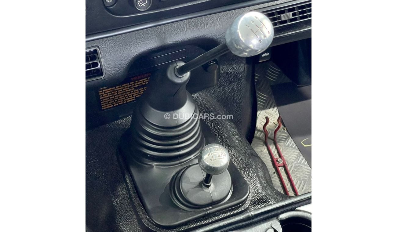 Land Rover Defender Very Rare 2001 Land Rover Defender 90 Tomb Raider Edition