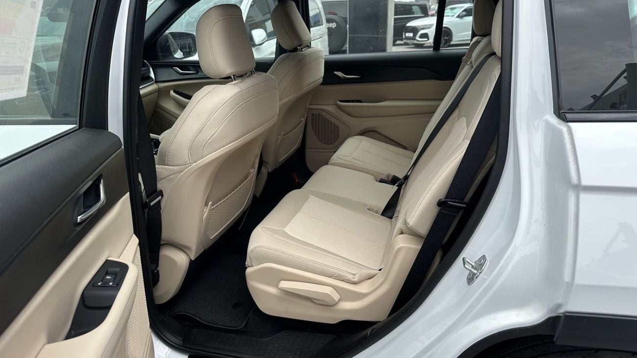 Jeep Grand Cherokee LAREDO 2025 GCC specs