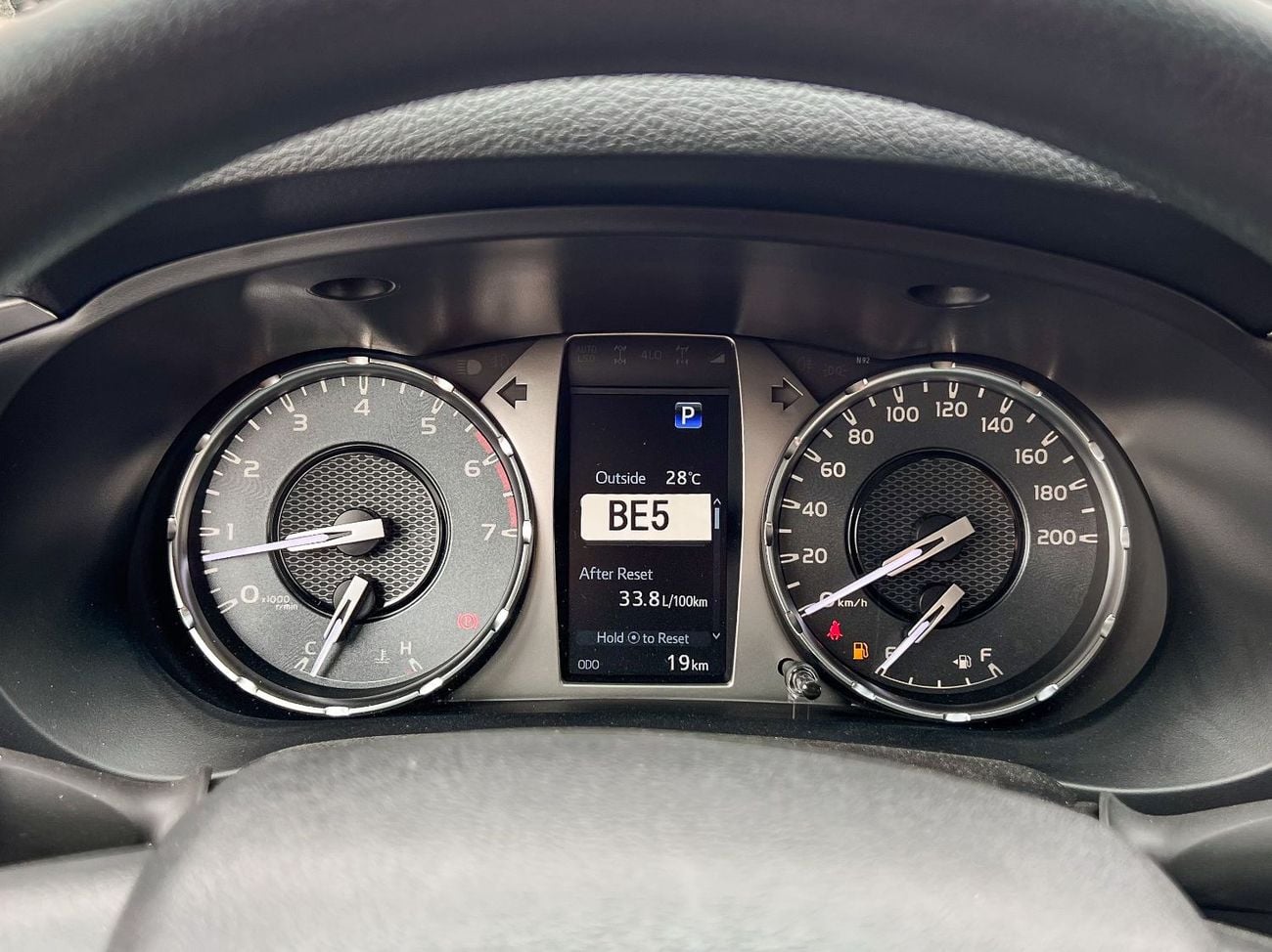 Toyota Hilux EXPORT ONLY - HILUX GLX.S 2.7L AWD A/T with Push Button