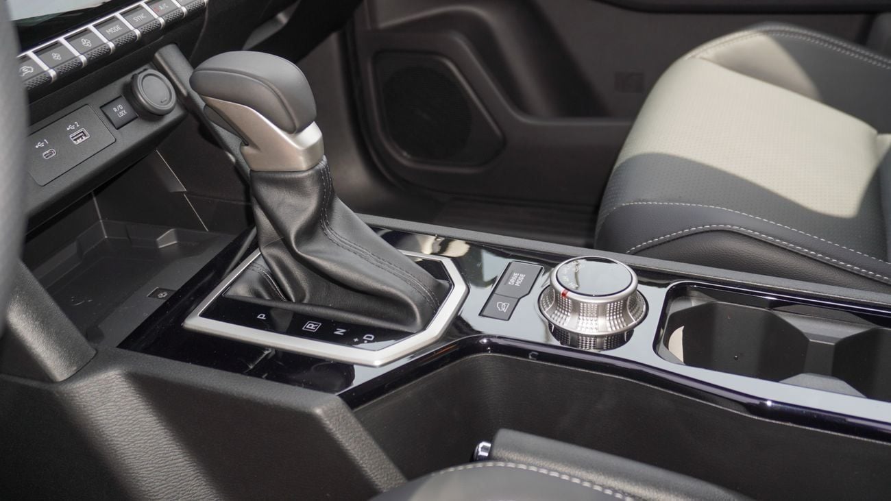 Mitsubishi L200 Brand New Mitsubishi Sportero 2.4L 2025 Diesel 4WD |White/Black |L200-SPORTERO25-A |FOR EXPORT