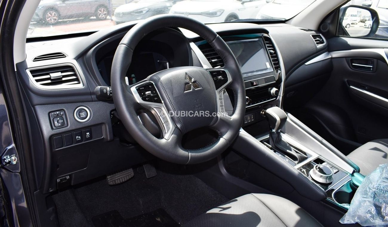 Mitsubishi Montero Montero Sport 2021 3.0L E72+ | GCC specs 4x4 (Sunroof/Heating Seats) | Brown/Black Leather Interior
