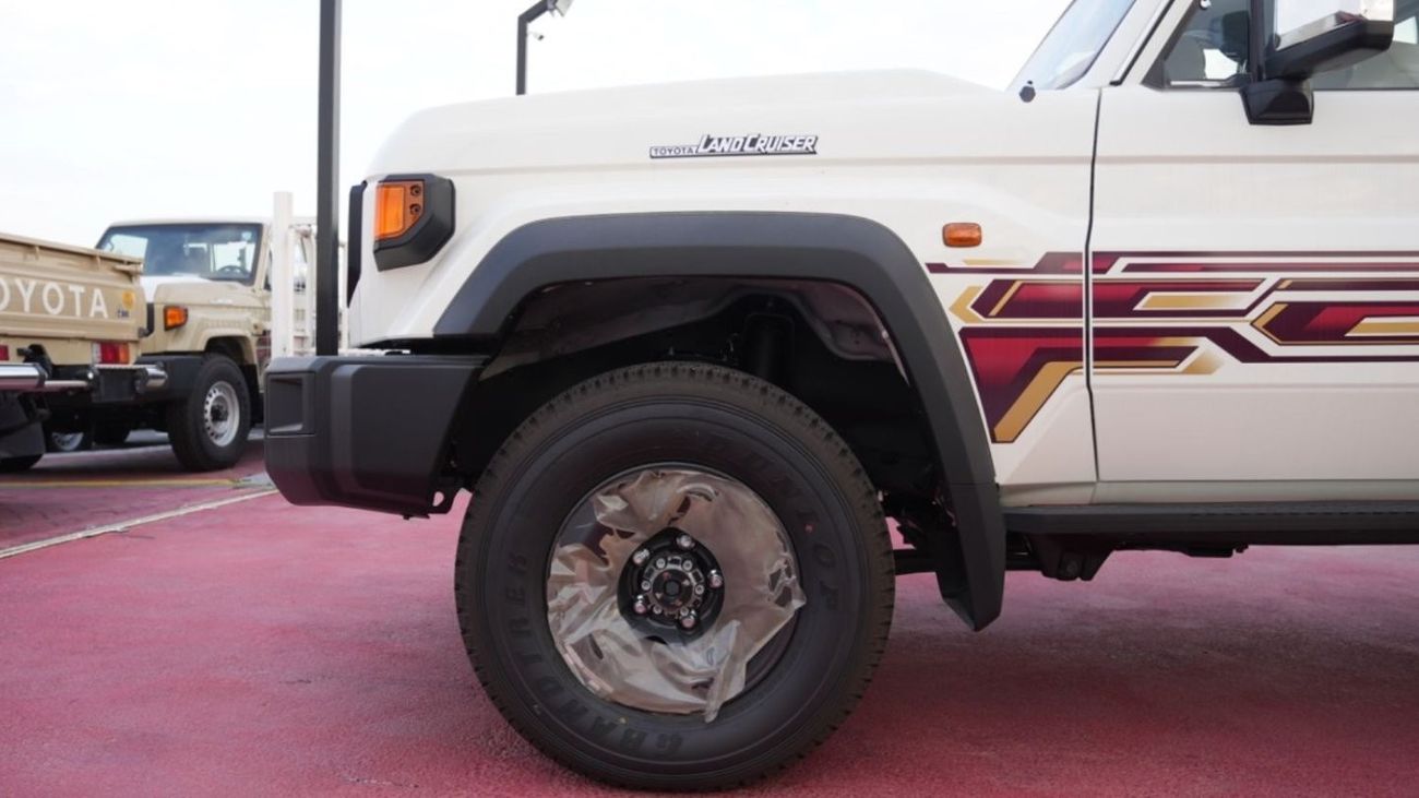 Toyota Land Cruiser Pick Up TOYOTA LC PICKUP SC 4.0L PETROL AUTOMATIC TRANSMISSION 2024 FULL OPTION WITH LED LIGHTS